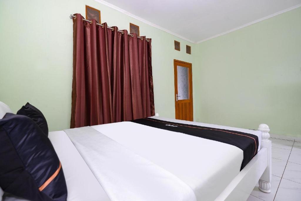Guest House Gethsemane Salatiga Exterior photo
