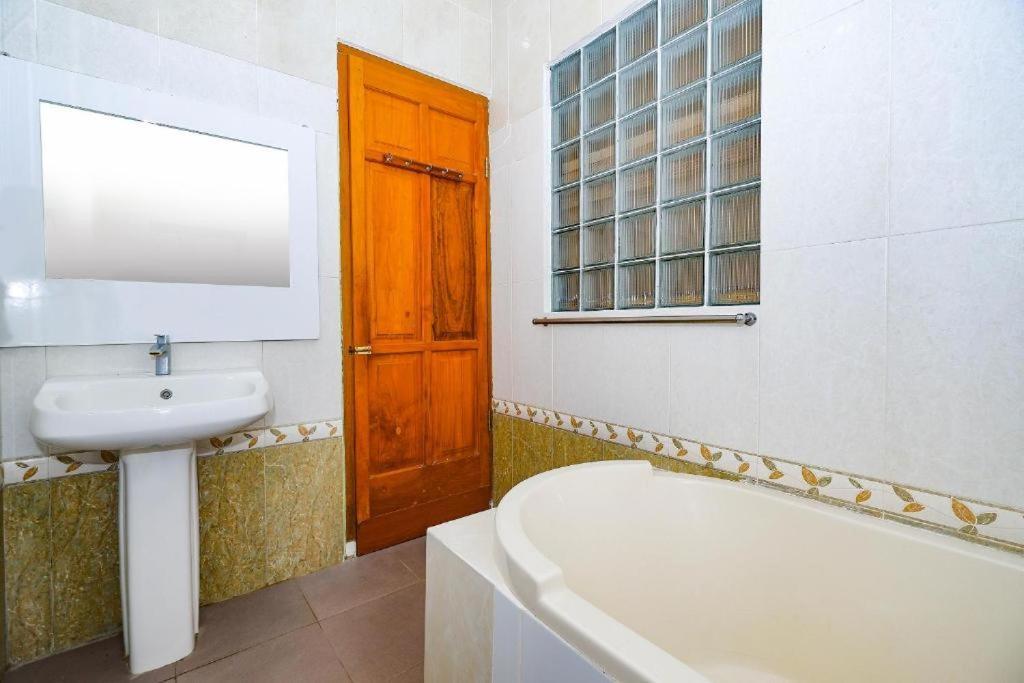 Guest House Gethsemane Salatiga Exterior photo
